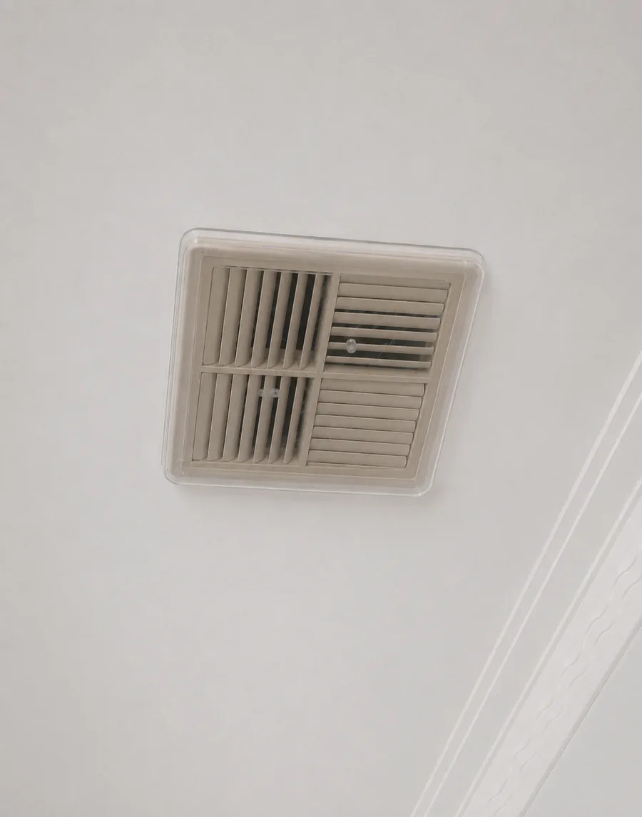 The same ceiling vent with a clear vent cover professionally fitted