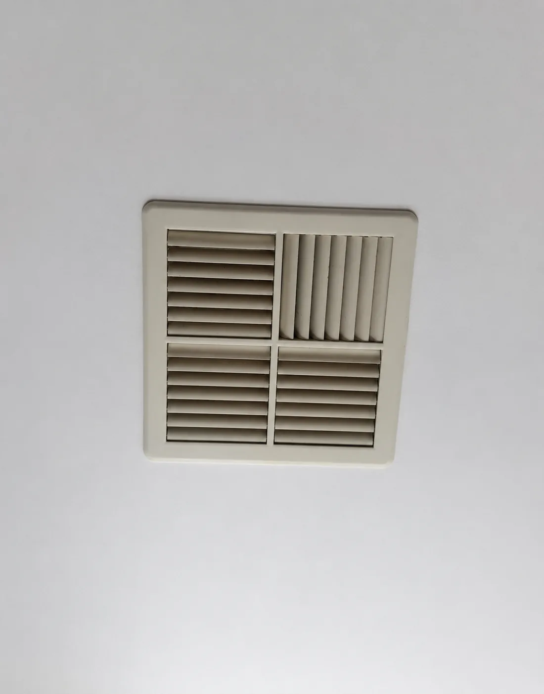Evaporative cooling ceiling vent in a Victorian home